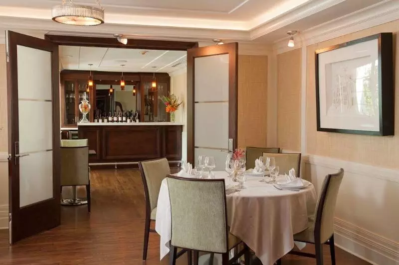 The Pillars Hotel & Club