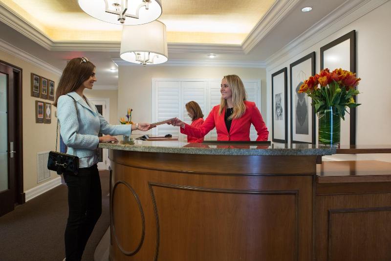 The Pillars Hotel & Club