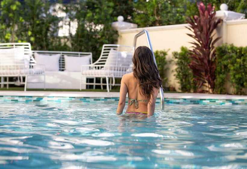 The Pillars Hotel & Club