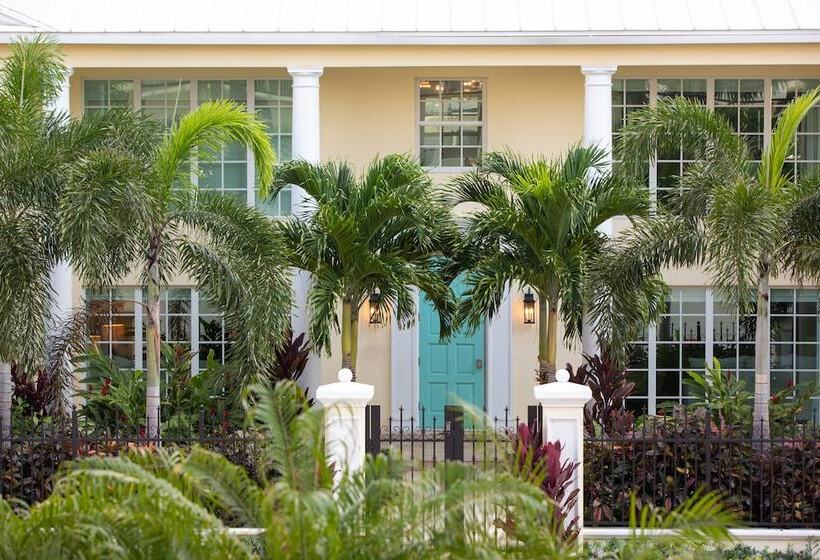 The Pillars Hotel & Club