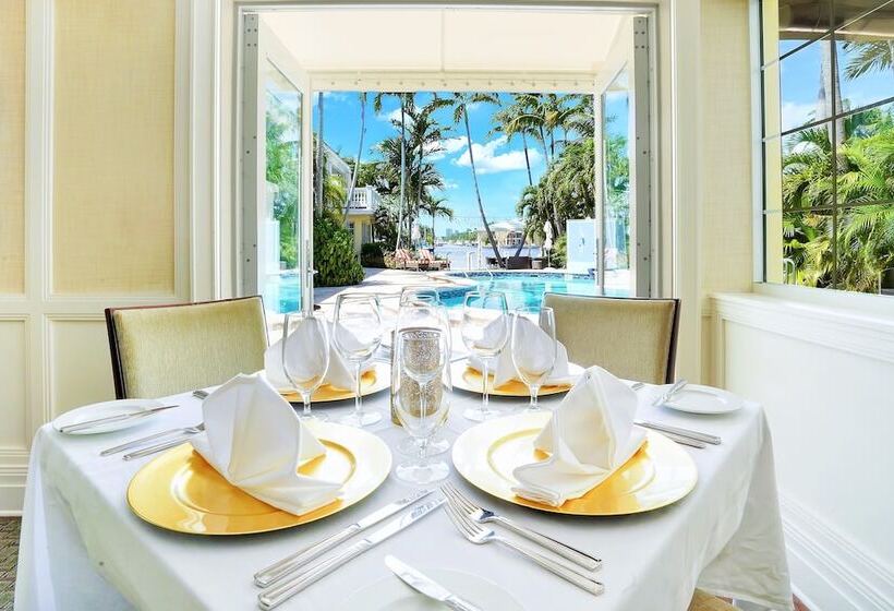 The Pillars Hotel & Club