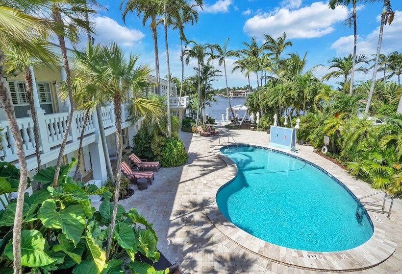 The Pillars Hotel & Club