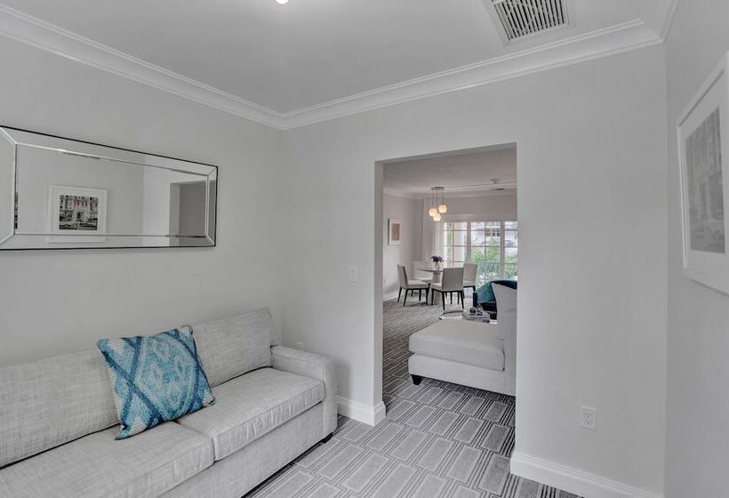 The Pillars Hotel & Club