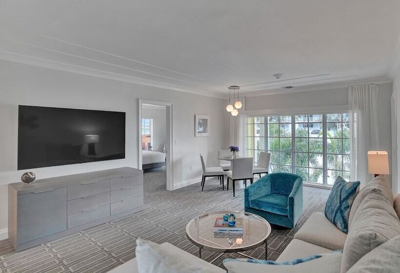 The Pillars Hotel & Club