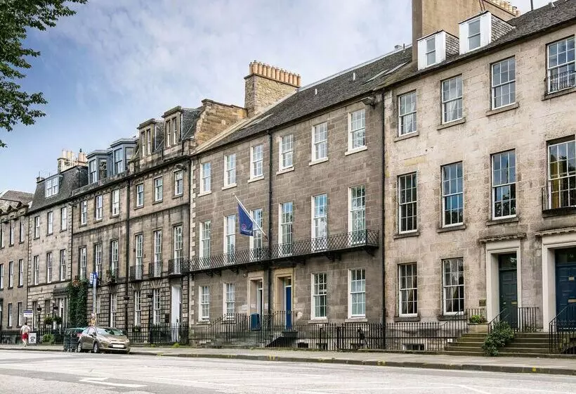 هتل Travelodge Edinburgh Central Queen Street