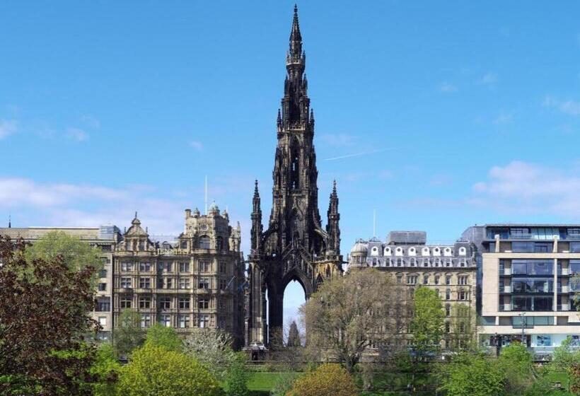 هتل Travelodge Edinburgh Central Queen Street