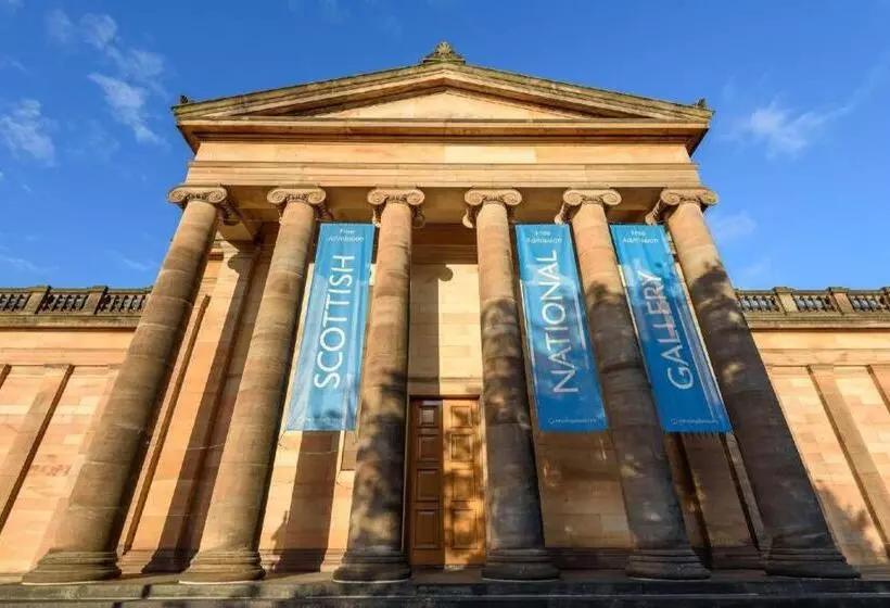 هتل Travelodge Edinburgh Central Queen Street