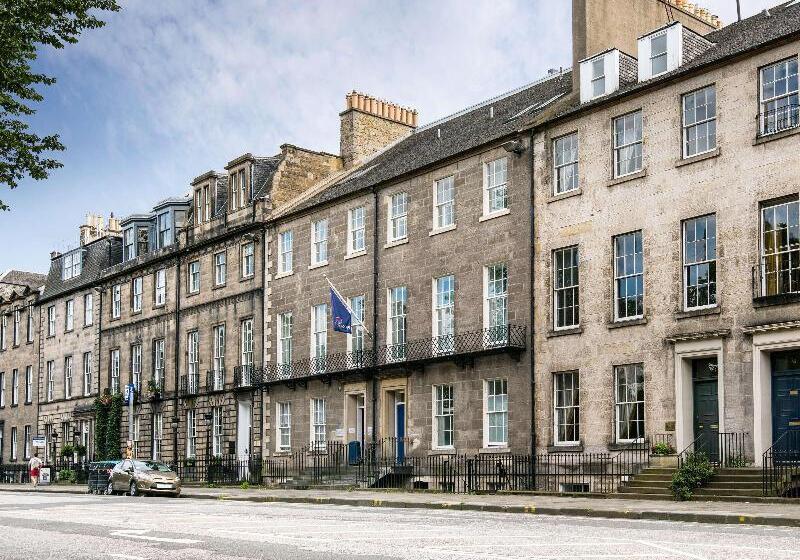 هتل Travelodge Edinburgh Central Queen Street