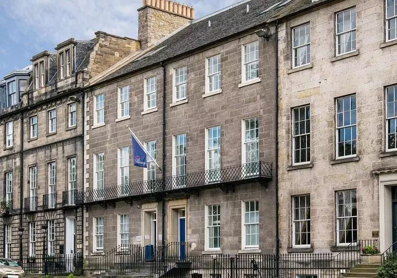 هتل Travelodge Edinburgh Central Queen Street