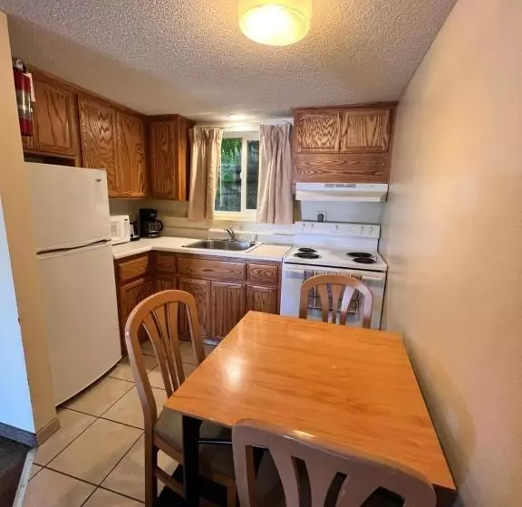 מוטל Timbers Inn And Suites