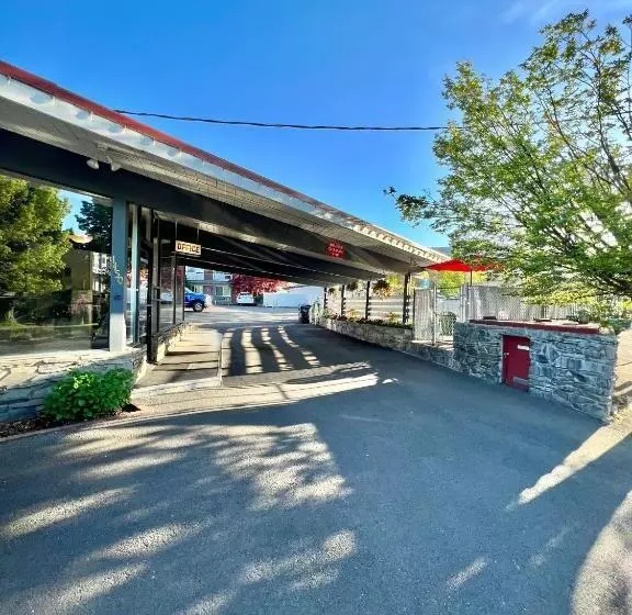 מוטל Timbers Inn And Suites