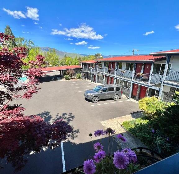 汽车旅馆  Timbers Inn And Suites