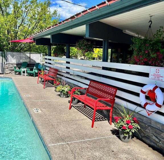 汽车旅馆  Timbers Inn And Suites