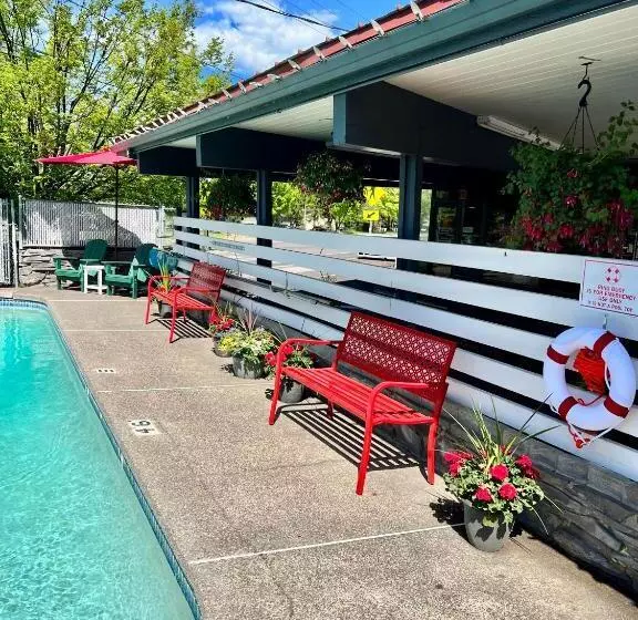 מוטל Timbers Inn And Suites