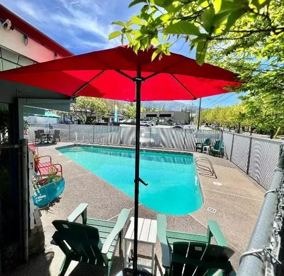 מוטל Timbers Inn And Suites