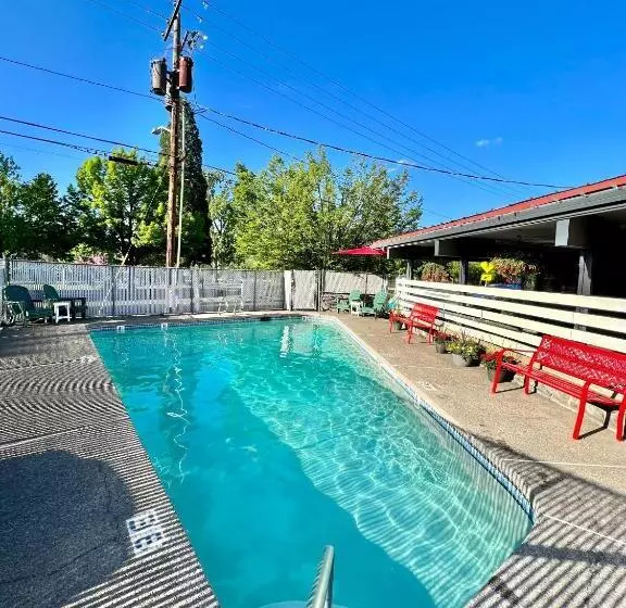 מוטל Timbers Inn And Suites