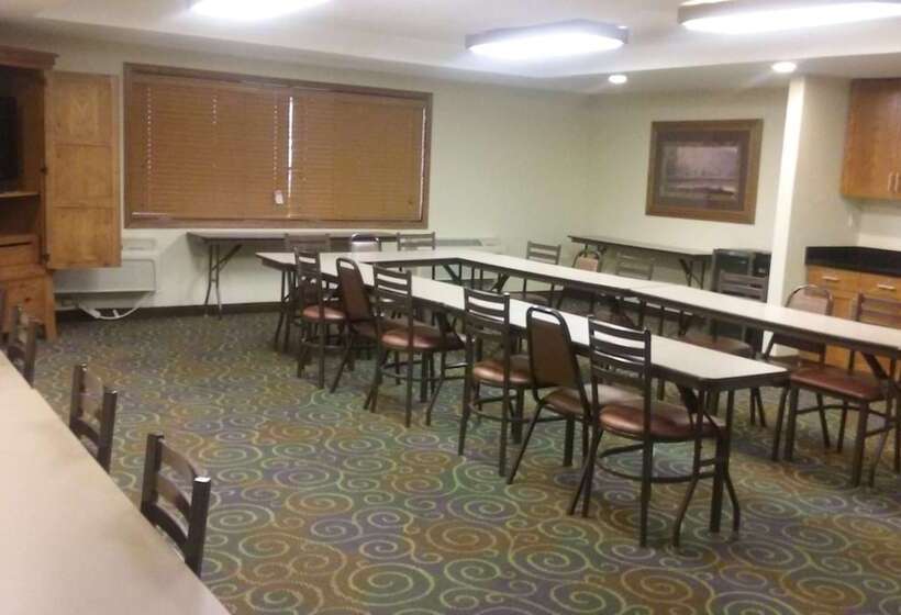 Отель Americinn By Wyndham Kewanee