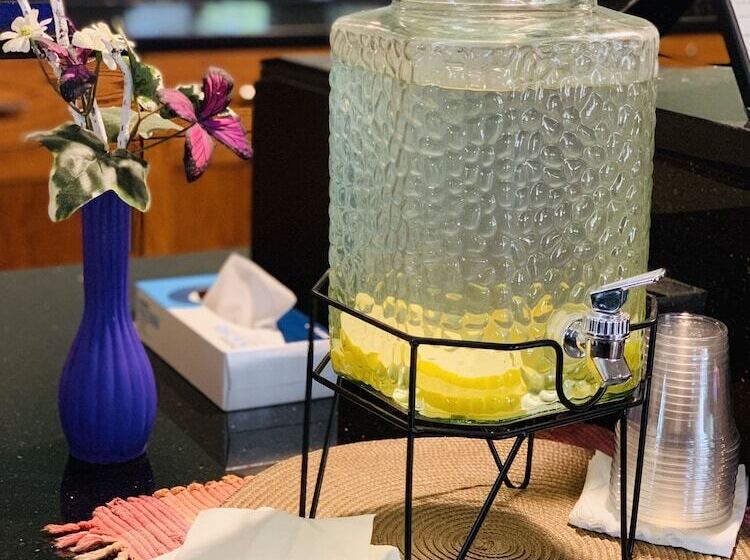 Отель Americinn By Wyndham Kewanee