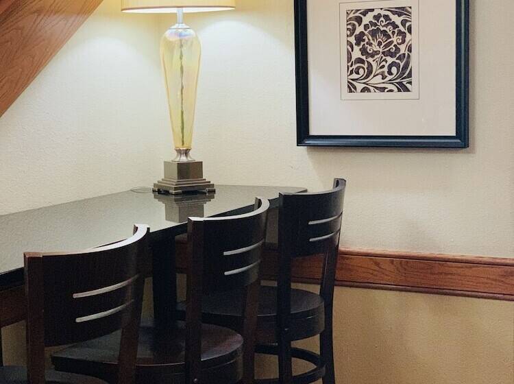 Отель Americinn By Wyndham Kewanee