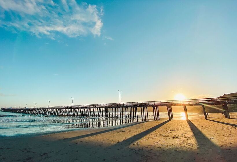 Отель Avila Lighthouse Suites