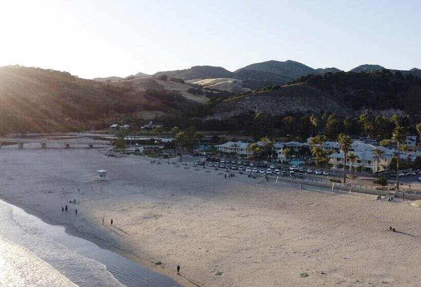 Отель Avila Lighthouse Suites