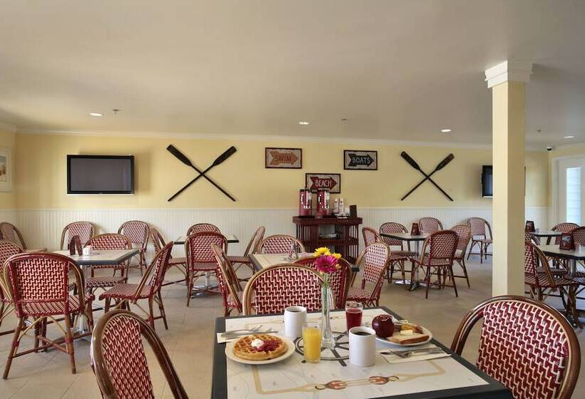 Отель Avila Lighthouse Suites