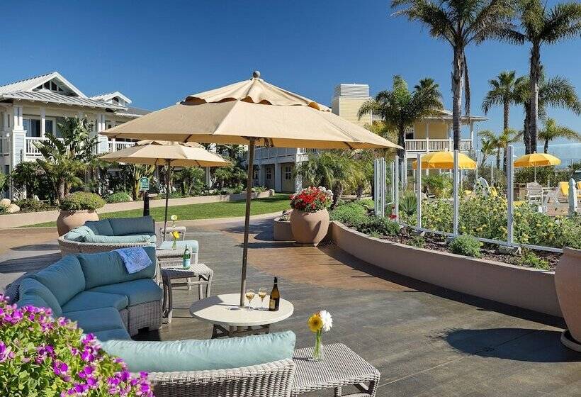 Отель Avila Lighthouse Suites