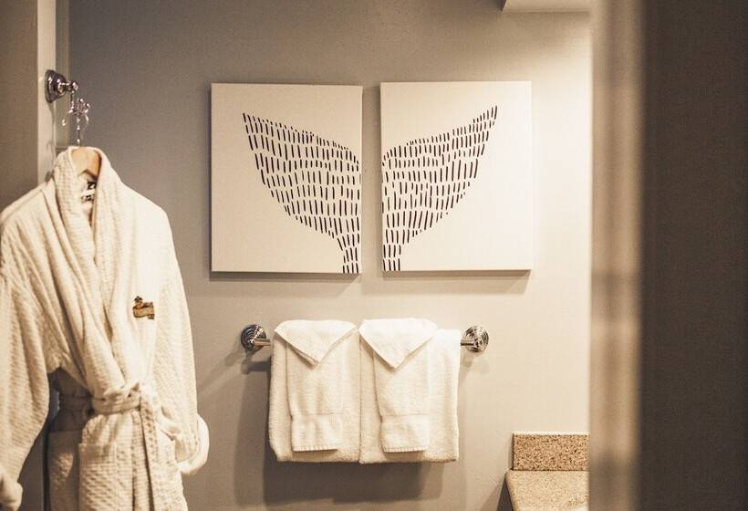 Отель Avila Lighthouse Suites