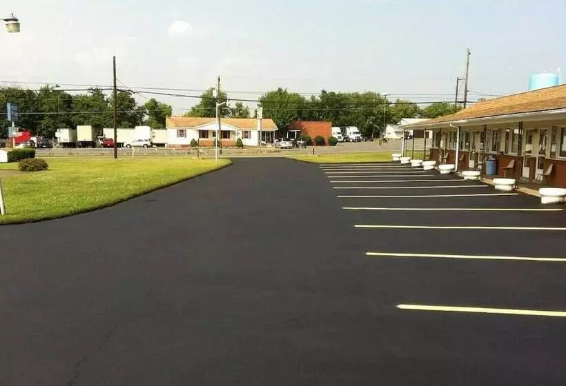 Отель Budget Inn Mifflintown