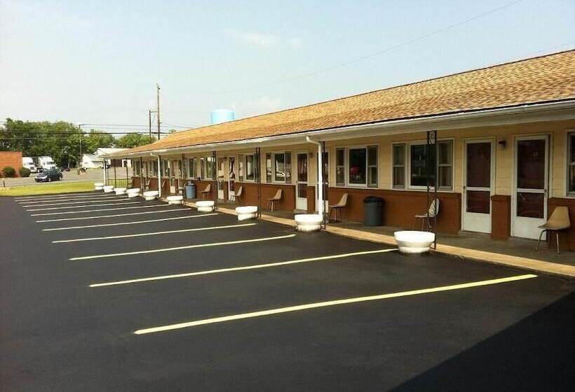 Отель Budget Inn Mifflintown