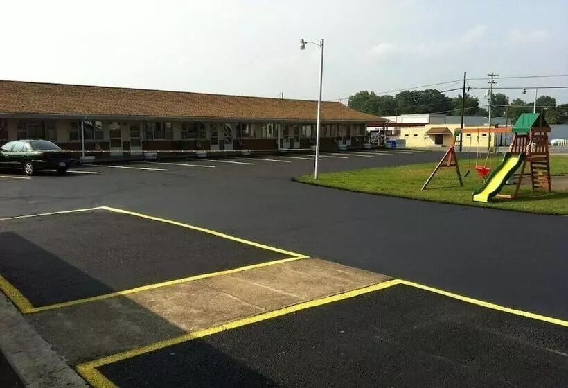 Отель Budget Inn Mifflintown