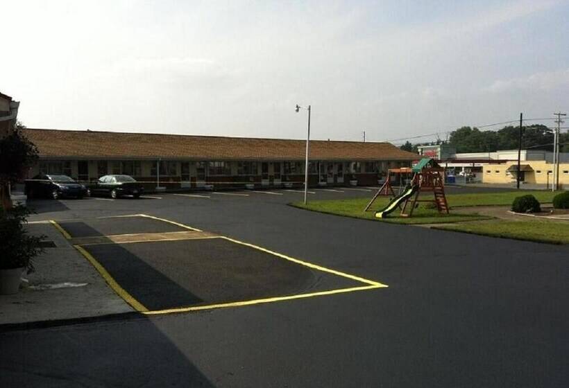 Отель Budget Inn Mifflintown