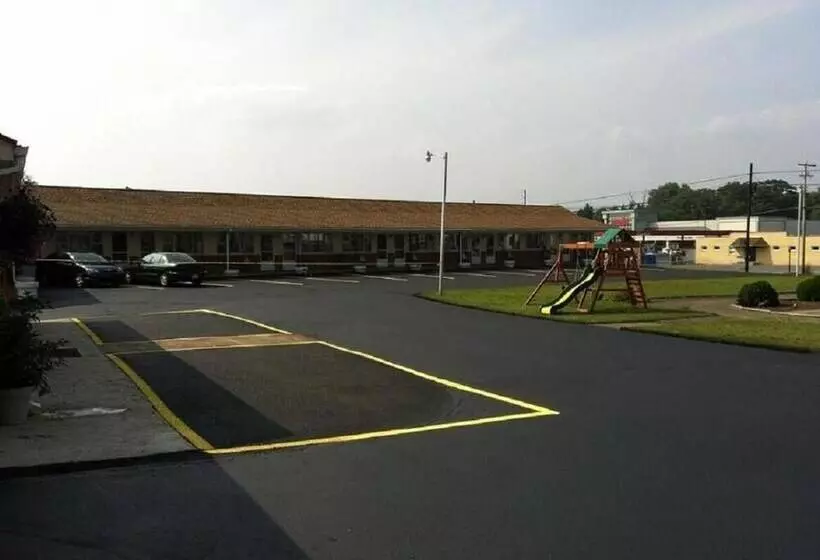 Отель Budget Inn Mifflintown