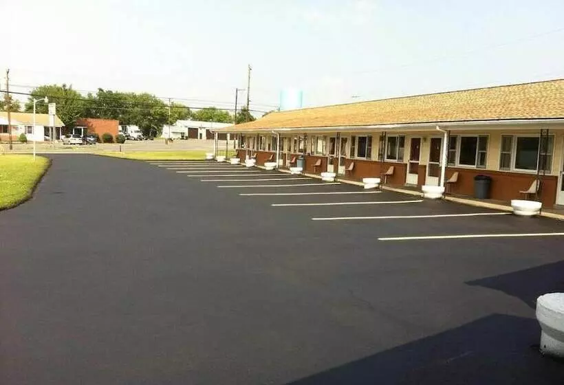 Отель Budget Inn Mifflintown