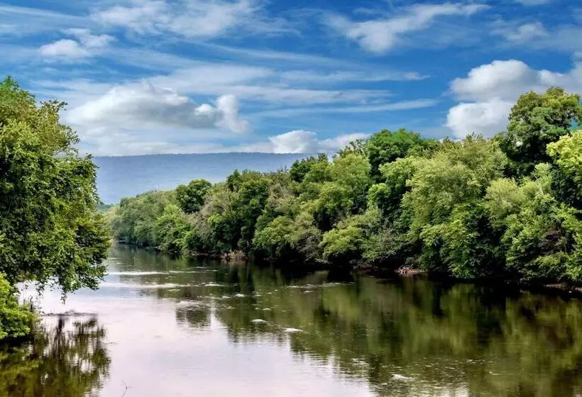 Отель Budget Inn Mifflintown