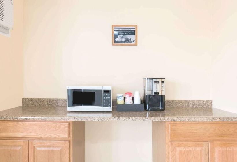 Отель Budget Inn Mifflintown