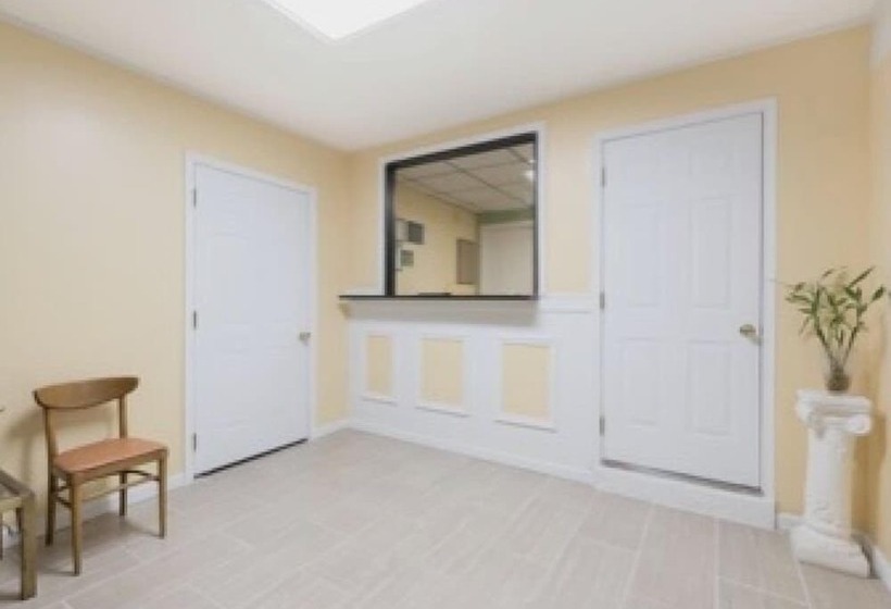 Отель Budget Inn Mifflintown