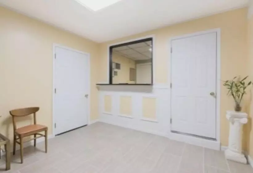 Отель Budget Inn Mifflintown