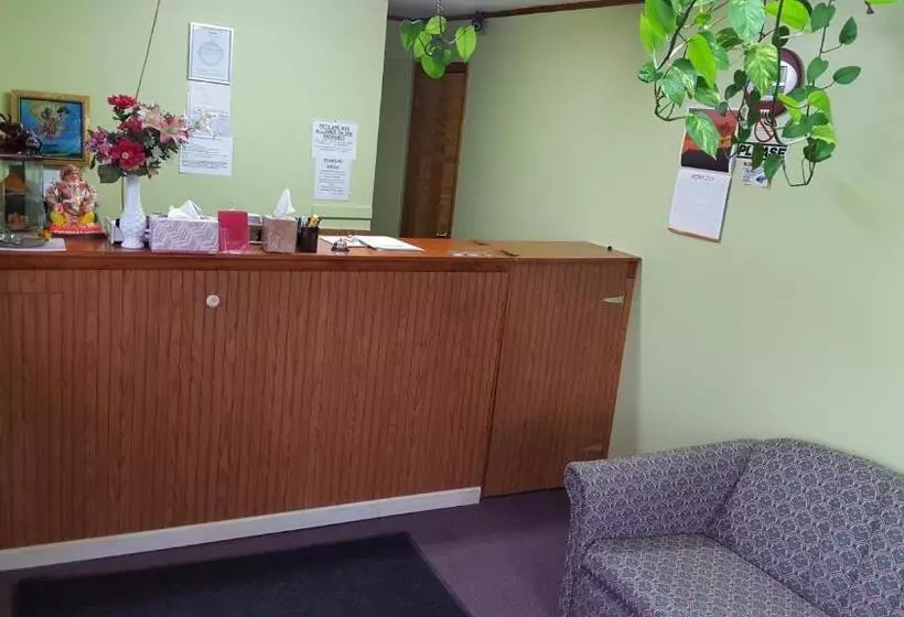 Отель Budget Inn