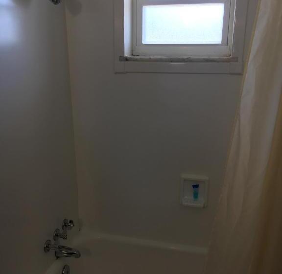 酒店 Budget Lodge Newton Falls