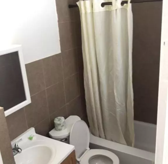 호텔 Budget Lodge Newton Falls