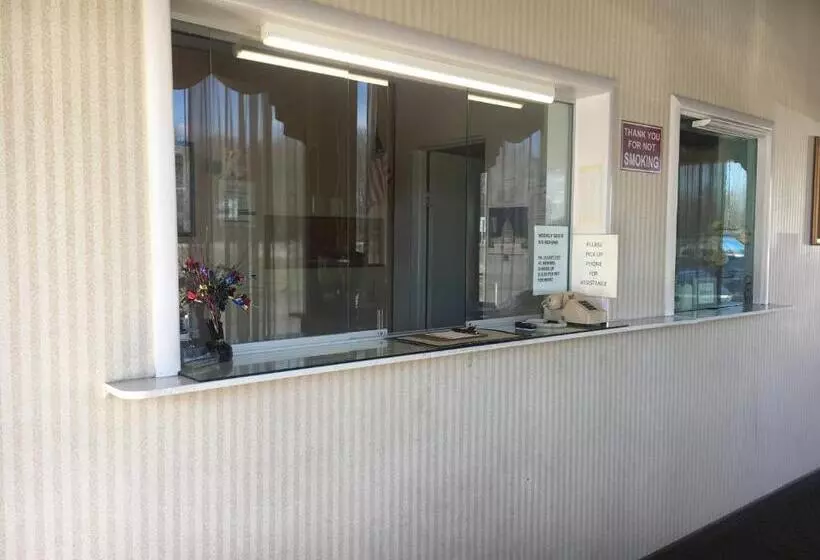 호텔 Budget Lodge Newton Falls