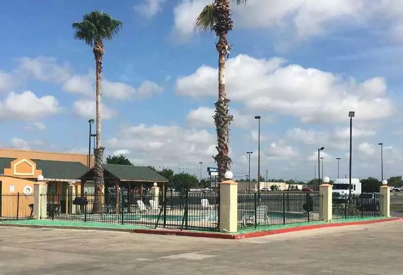 호텔 Executive Inn Hondo