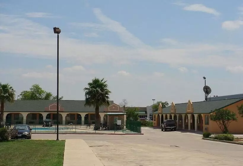 호텔 Executive Inn Hondo