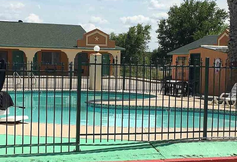 Отель Executive Inn Hondo