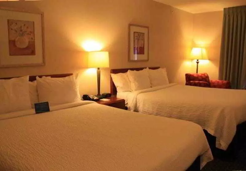Отель Fairfield Inn & Suites Denton