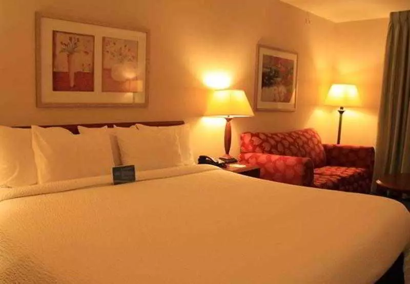 Отель Fairfield Inn & Suites Denton