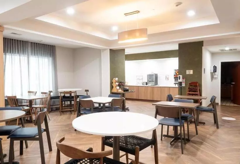 Отель Fairfield Inn & Suites Denton