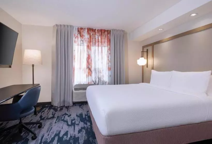 Отель Fairfield Inn & Suites Denton