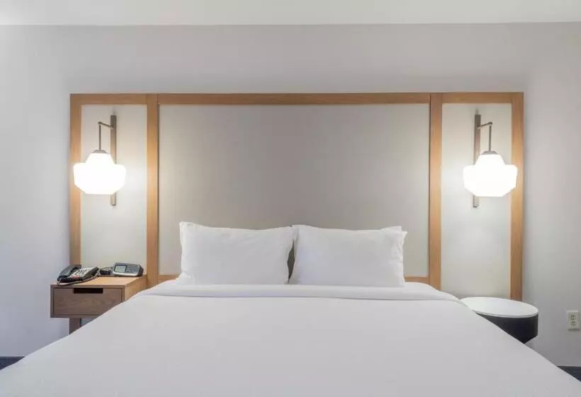 Отель Fairfield Inn & Suites Denton